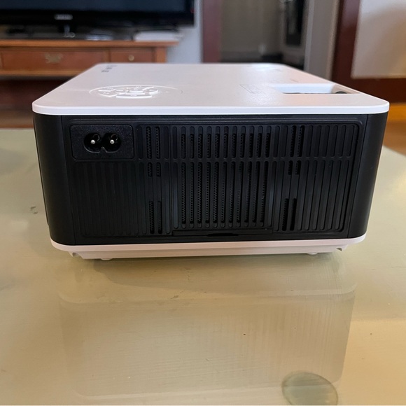 TMY Projector with Remote - Picture 5 of 7